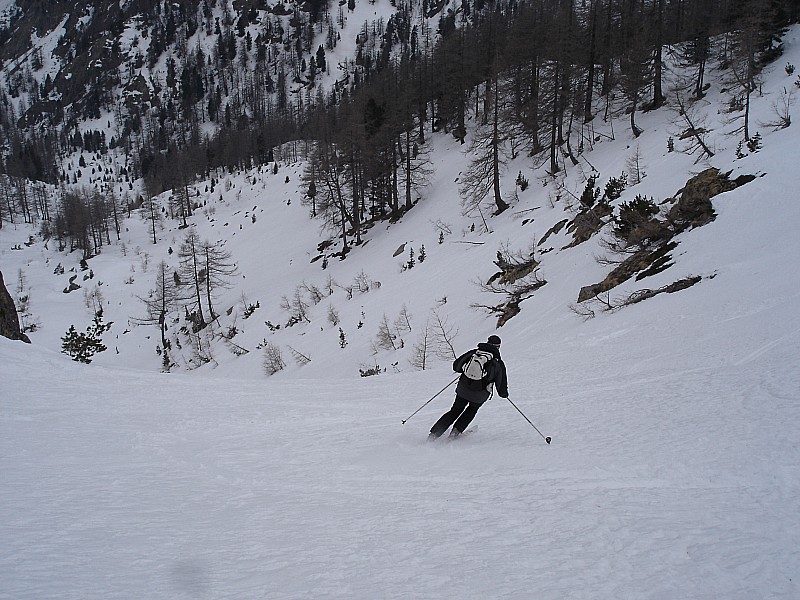 tout devient gris : meme le skieur est en gris blanc comme le temps