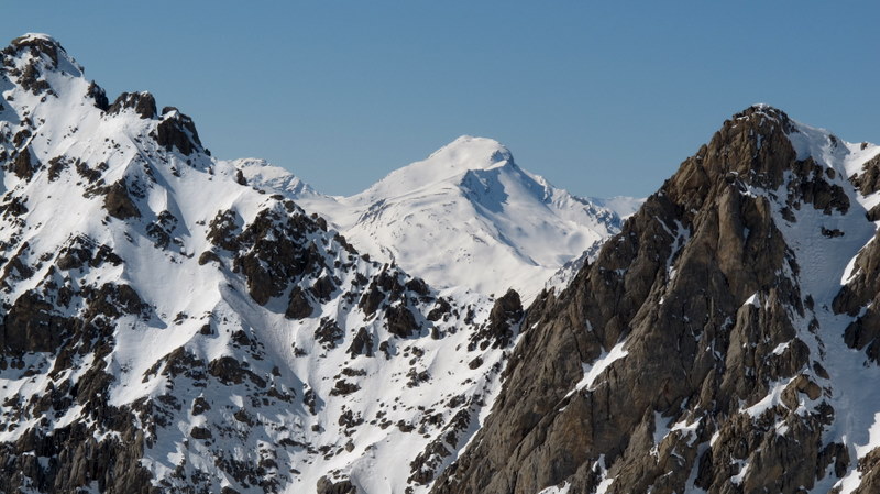 Tête de Vautisse : fenêtre sur le sommet de Réotier