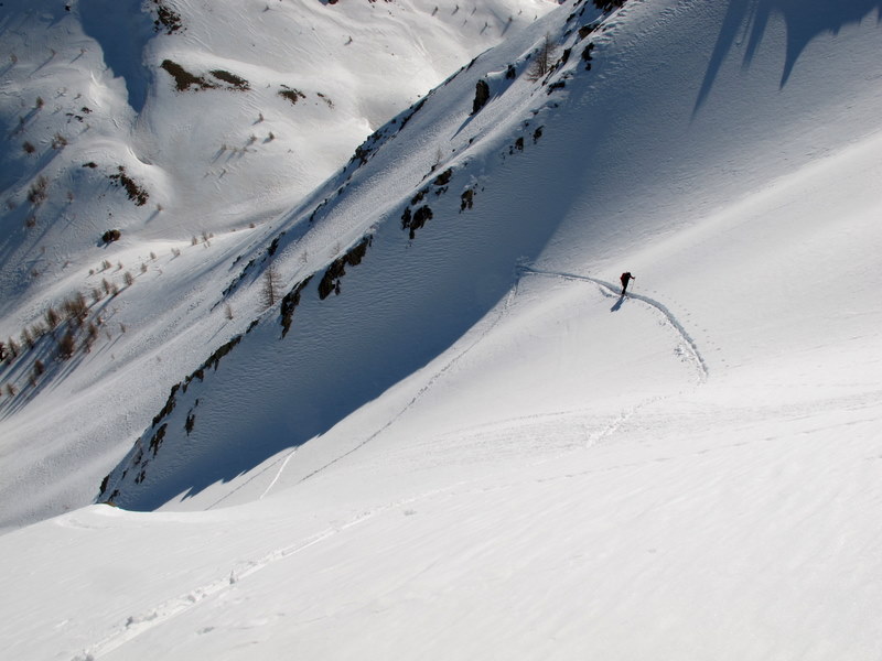 Dent de Ratier : on s'espace dans cette neige sans cohésion et sans fond...