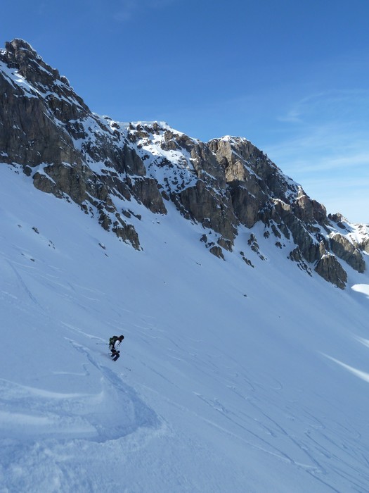 Pic de Cros : Retour par le versant N en neige sans cohésion bien agréable.