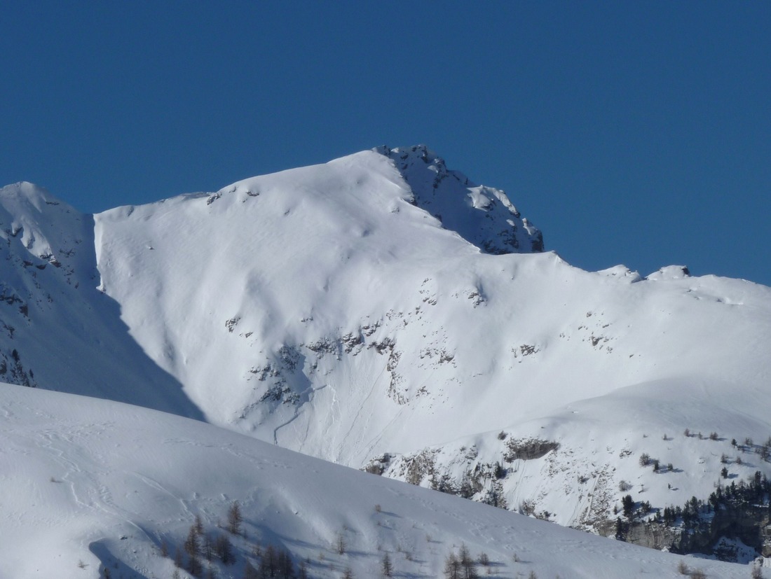 Aiguille d'Ancelle : Plaque partie sous la barre du haut de la combe
