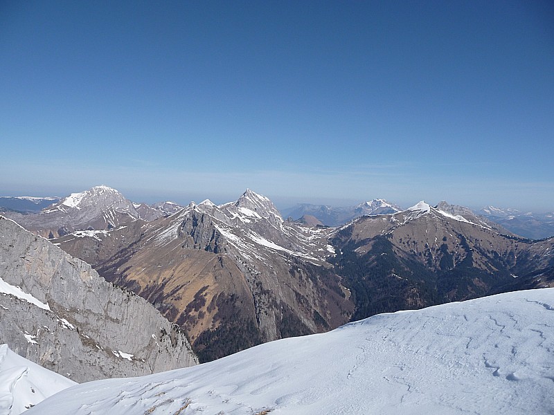 belle vue : le trélod -l'arcalod -le mont de la coche-la sambuy et les aravis au loin à droite