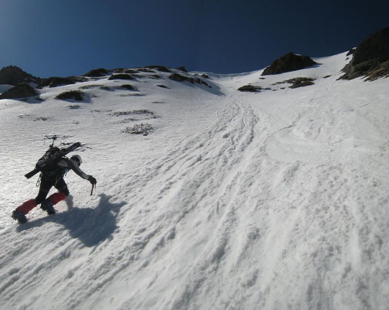 Puy Ferrand : Le skieur-alpiniste qui remonte