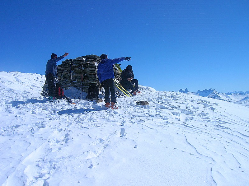 Sommet : Gilles et José cherche un sommet ... le mont aiguille je crois !!!