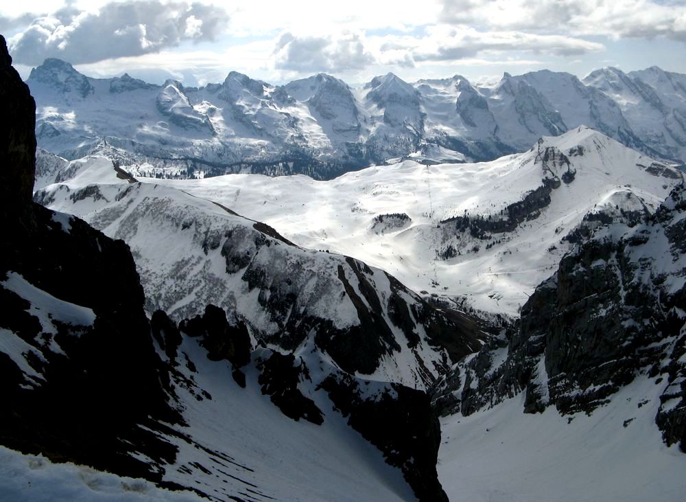 Combes des Aravis : Quoi qu'on en dise c'est quand même assez blanc dans les combes ... même si ça doit pas être bien épais dans le bas