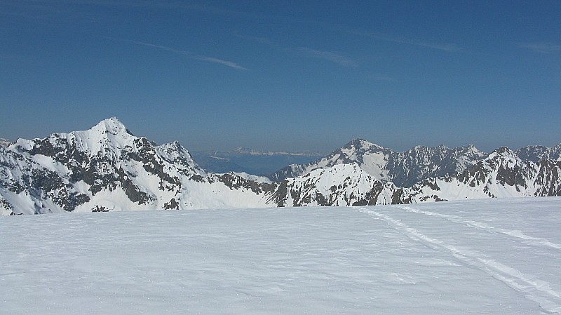 du sommet : Au loin, là-bas, la chaîne du Vercors...