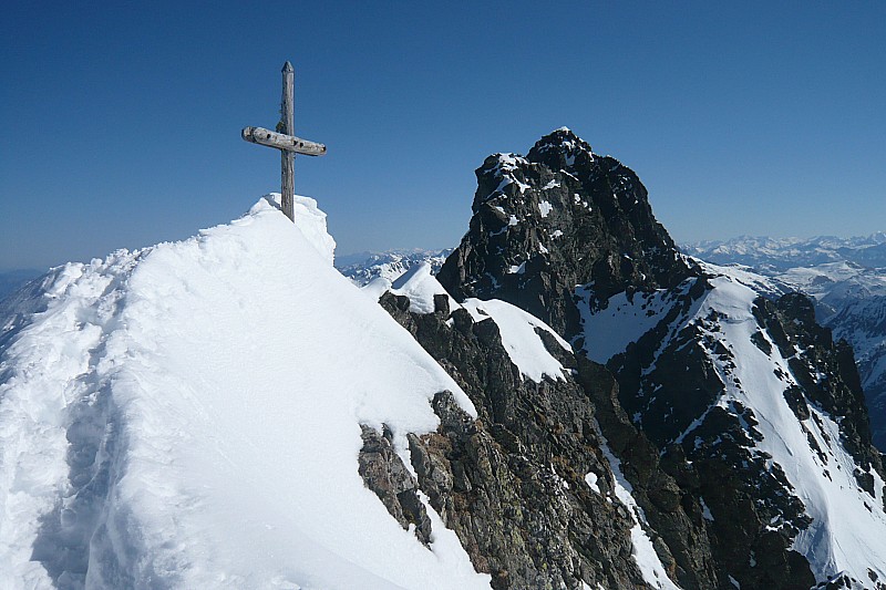 Croix de Belledonne : Vent froid au sommet (pas de transport de neige par le vent : neige transfo avec très bon regel nocturne)