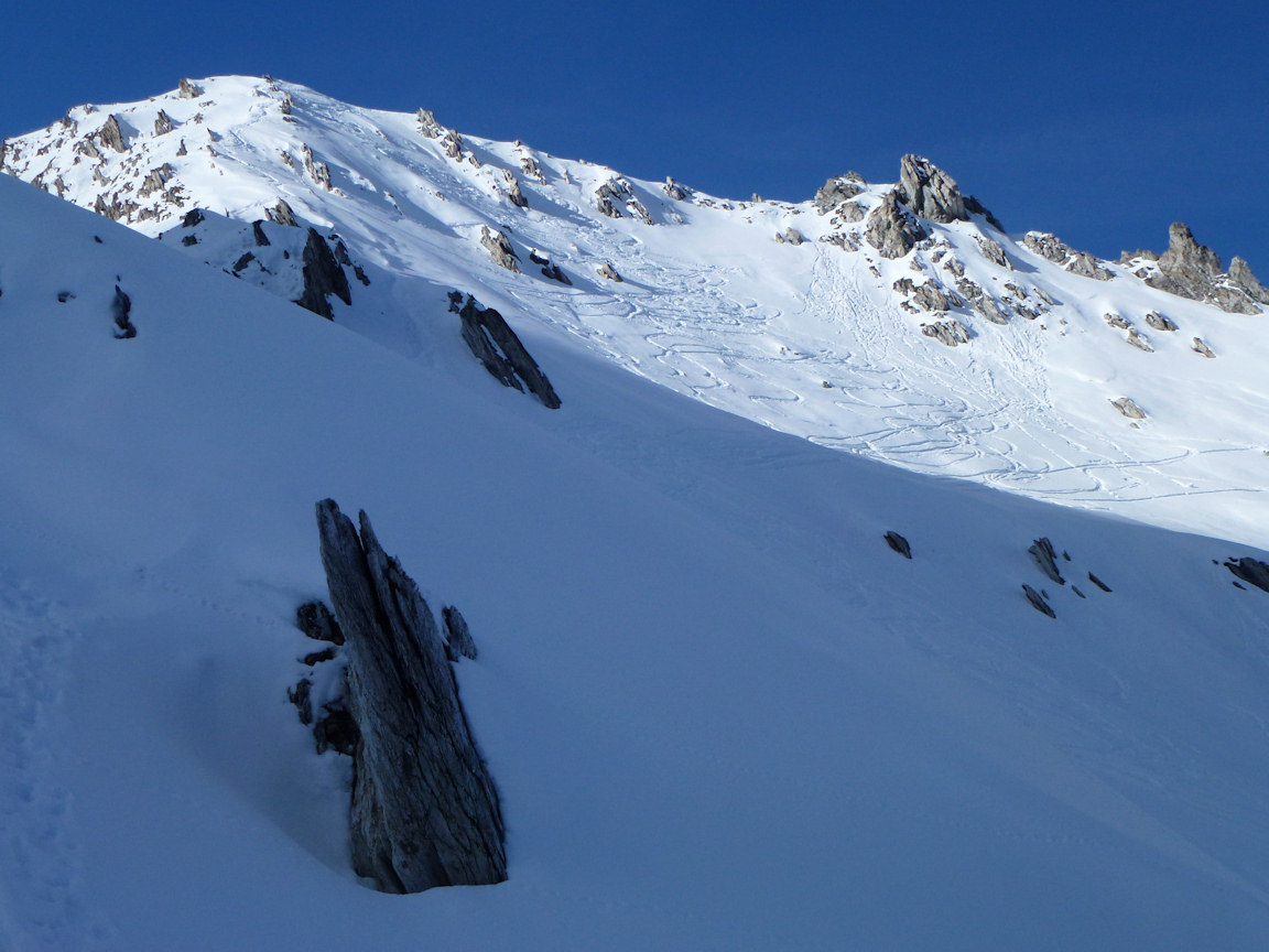 Roc de Blanchon (2747 m) : Il y a eu de la poudre et du monde les jours passés.
