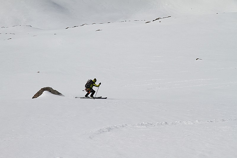 Un skieur dans la face : La plupart des gens faisaient le sommet en crampons aller-retour à l'esception d'un groupe