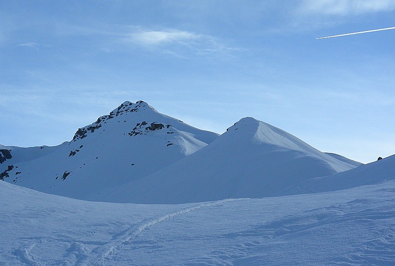 Sommet : Sommet en vue (cairn point 2363). Encore une longue traversée!