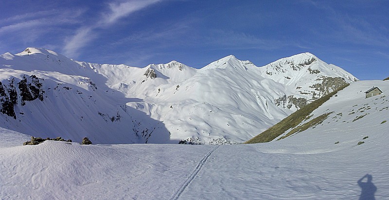 Cabane de la Barre : Panorama pris au dessus de la cabane (à droite): Mourre Froid et montagne de l'Homme
