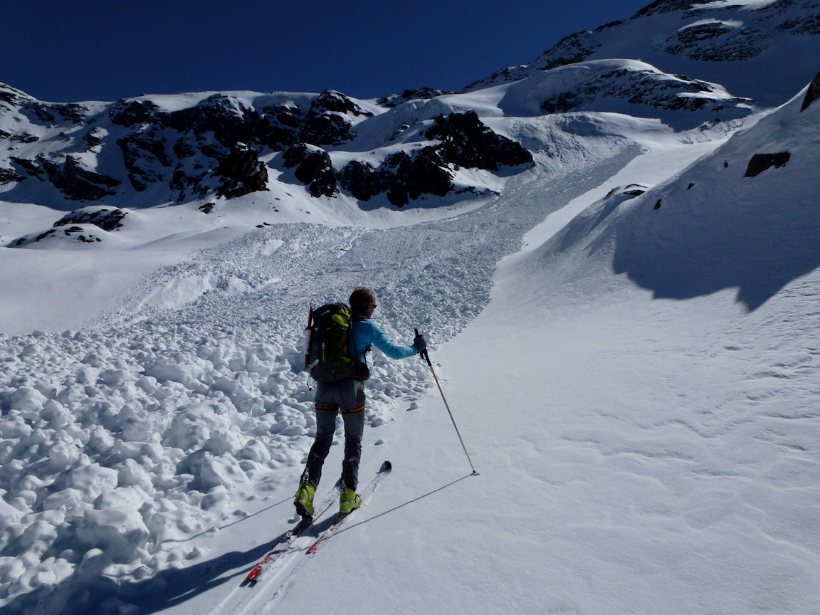Glacier du Génépy : Avalanche récente déclenchée par une chute de sérac.