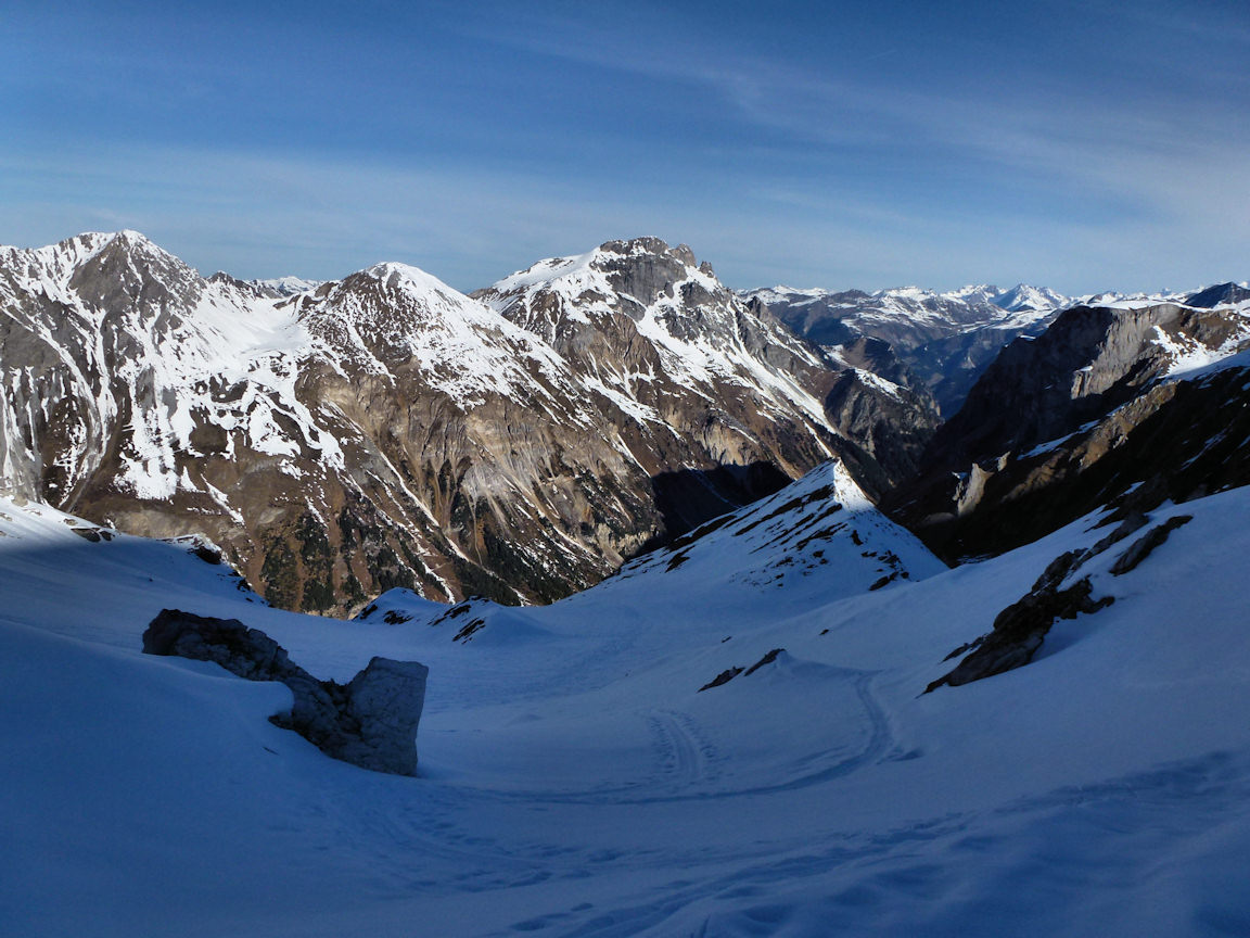 Coup d'oeil dans le rétro : Le Petit Mont Blanc juste en face.