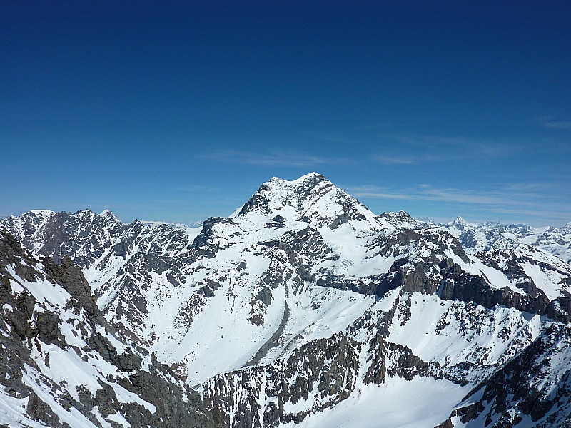 Face S du Gd Combin : Et dessous un passage clé de la Haute Route: le plateau du couloir au dessus de Valsorey