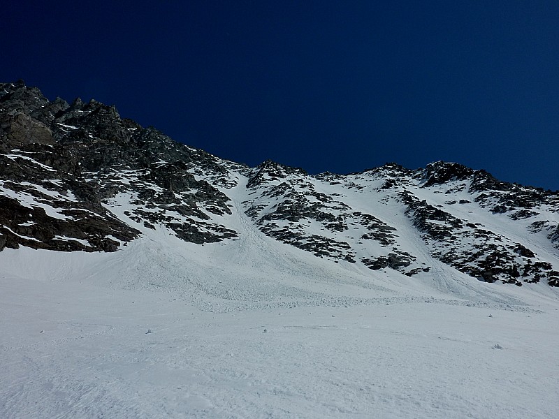 couloir Hannibal : La coulée dans le bas du couloir Hannibal (au centre)