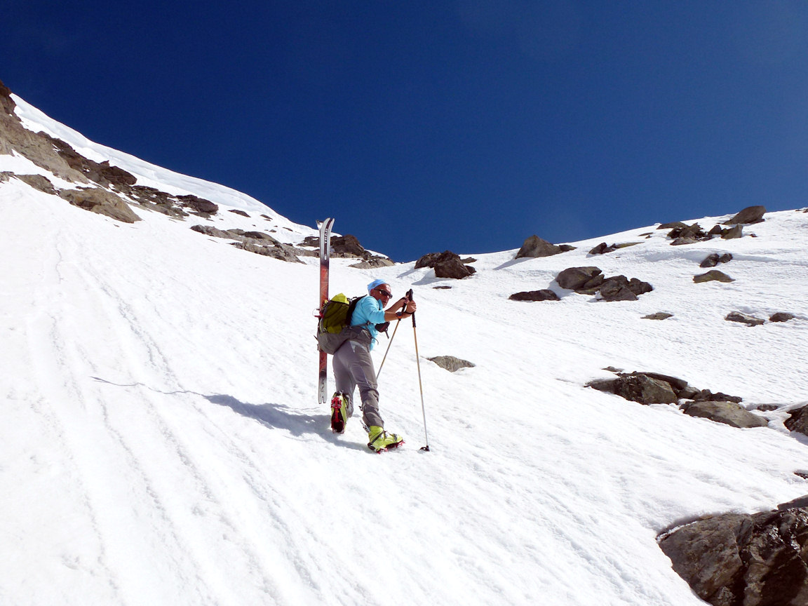 #11 Cramponnage dans le haut : Toujours sous la menace de la corniche. Cramponnage dans le haut : Toujours sous la menace de la corniche.