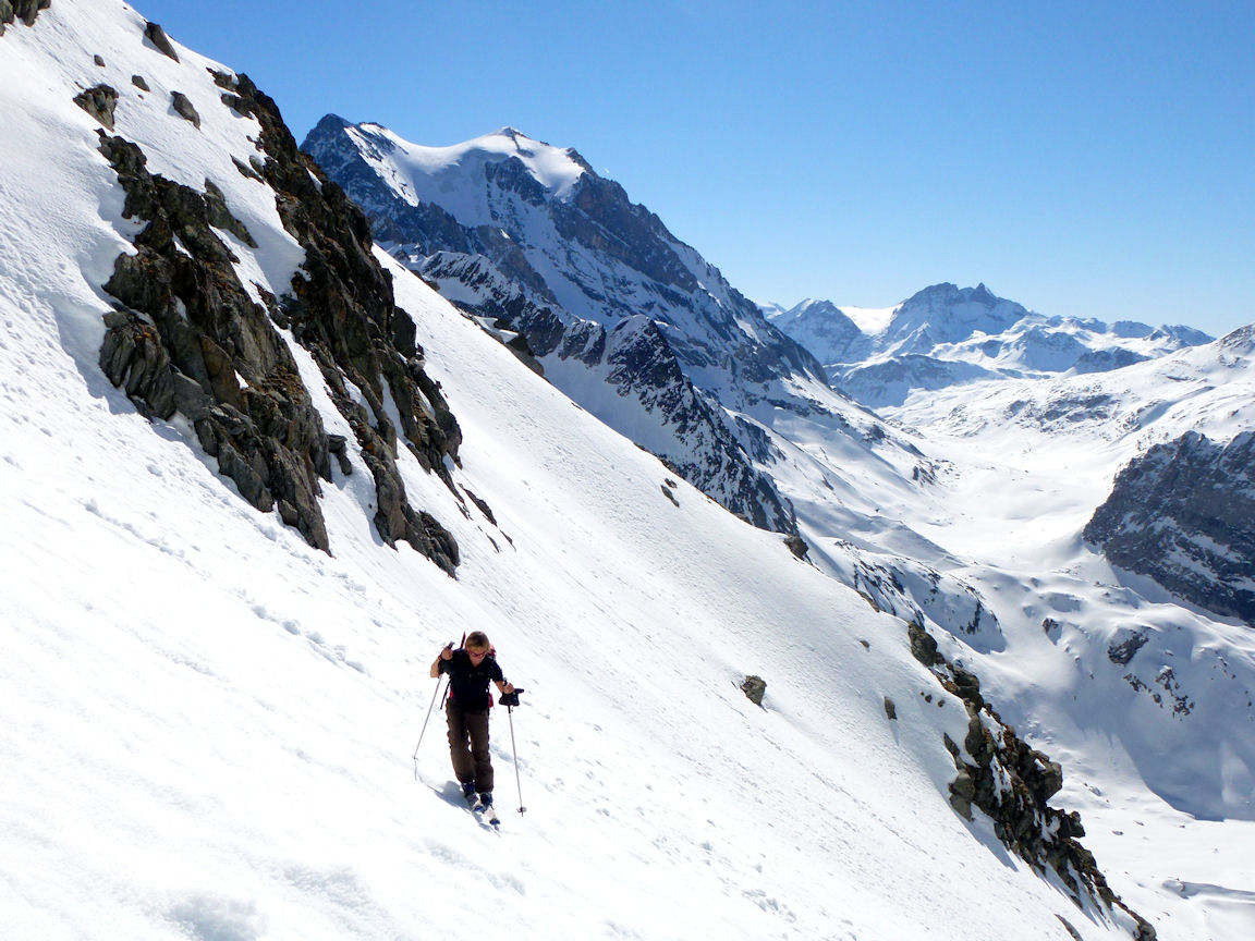 #10 Dans la partie basse : Les 2/3 inférieurs de la pente se montent à ski. Dans la partie basse : Les 2/3 inférieurs de la pente se montent à ski.