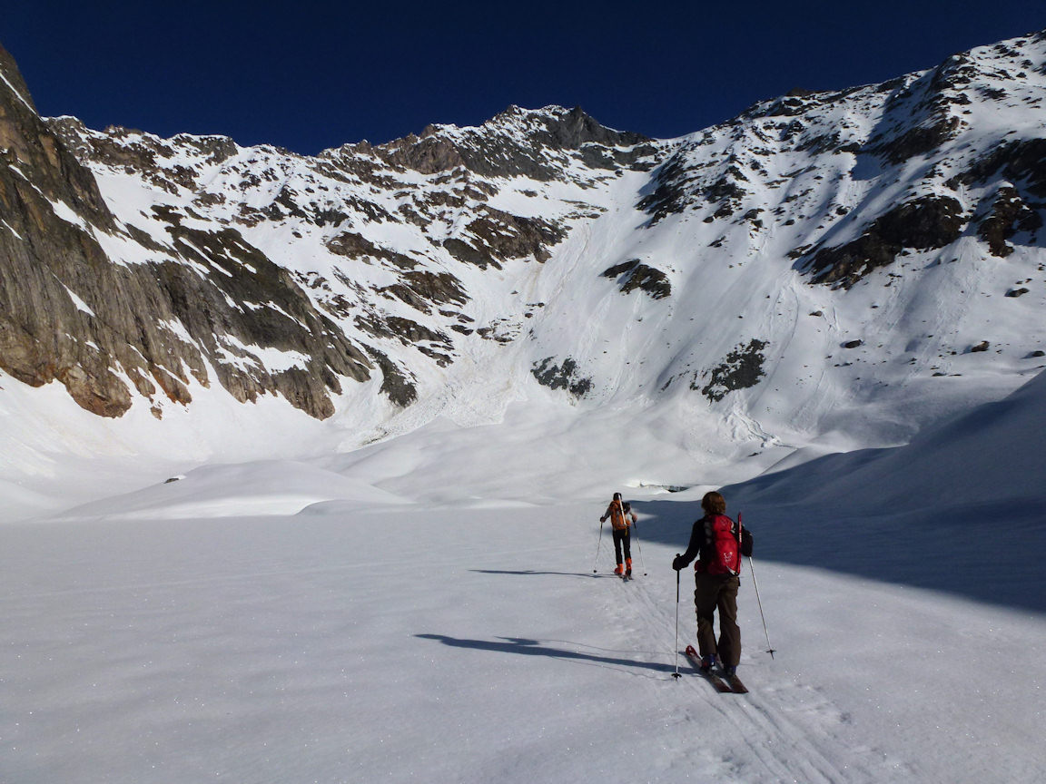 #6 Le lac de la Patinoire : Traversée horizontale pour accèder au pied de la pente. Le lac de la Patinoire : Traversée horizontale pour accèder au pied de la pente.