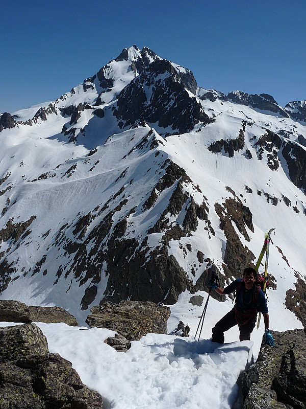 Superbe montée! : En toile de fond le Gélas.