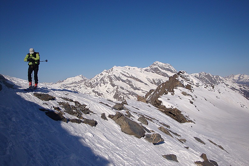 3140m : sortie sur le glacier, on devine le cairn du rocher de la Davie!
