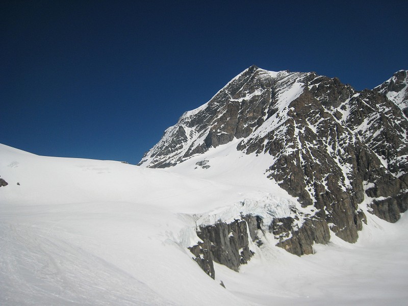 Barrière de séracs : L'imposante barrière de séracs du glacier du mont Durand, sous le grand Combin