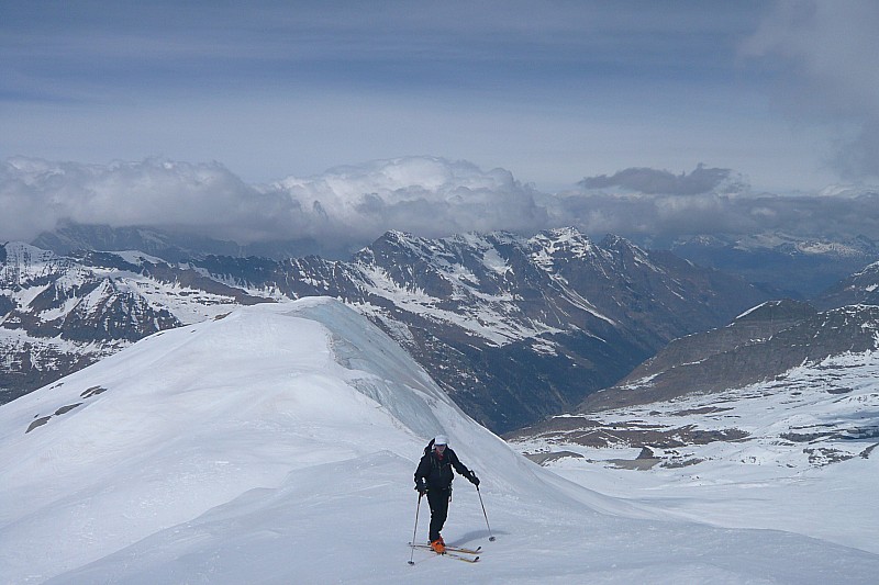 Glacier Laveciau : Montée efficace (Grand Paradis) sur neige portante, avec un bon grip
