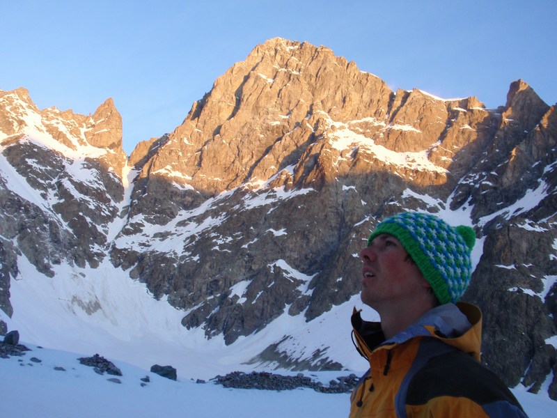 JB, son bonnet et les Ecrins : tout est dans le contraste des couleurs!
