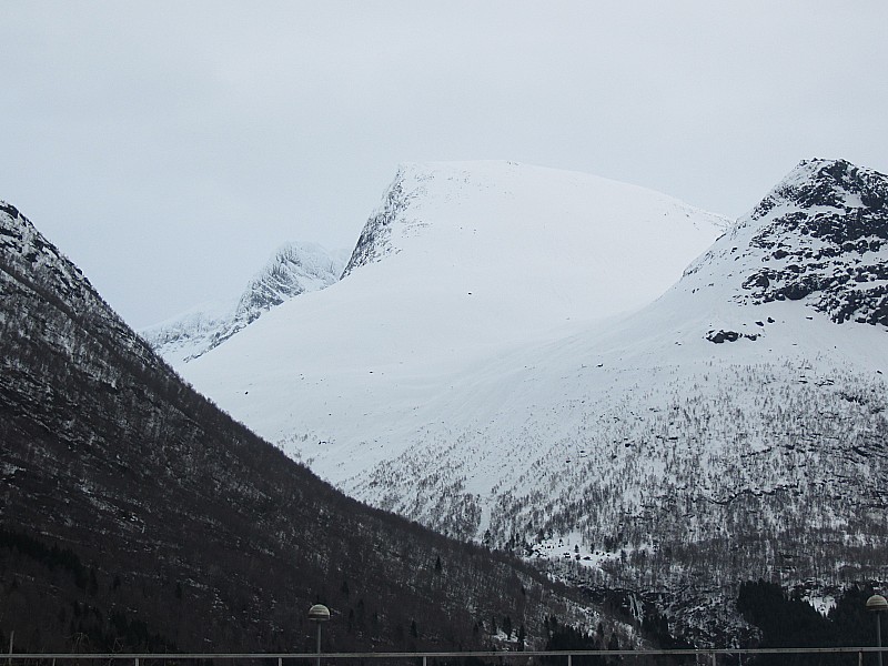 Skaala vu du fjord : 1800m de montée en perspective!!!!