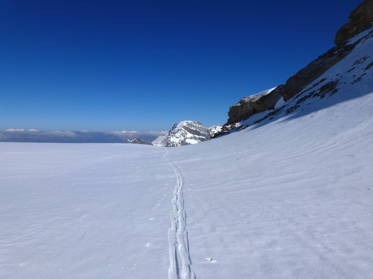 Seul pour finir : Dans la traversée versant Sud, sous l'arête de la Réchasse.