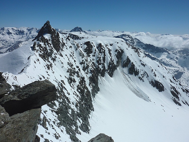 Dôme de Polset : Du sommet, Aig. de Polset, Dôme de Polset et à droite sa face SW.