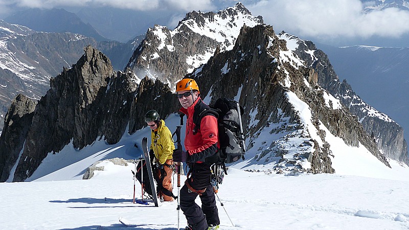 Grande Lui : Au col de Tita Neire, accessible en passant au dessus d'un joli sérac.
