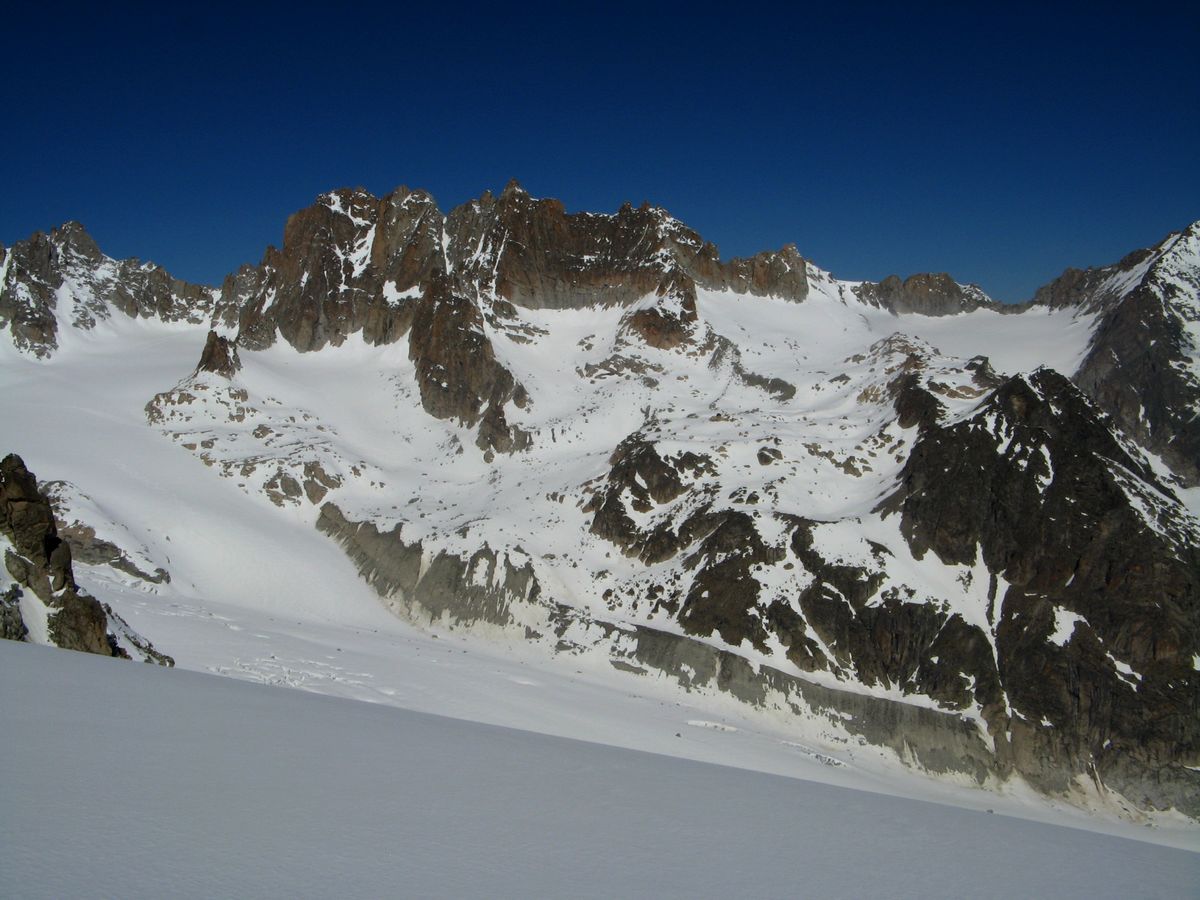 Aiguilles Dorées : Faces à nous les Aiguilles Dorées avec le glacier de Saleina