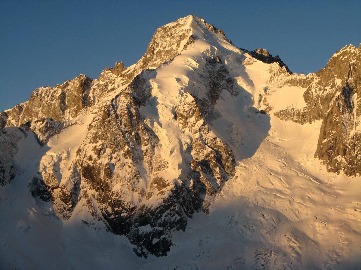 Mont Dolent : Mont Dolent au petit matin ... magique !
