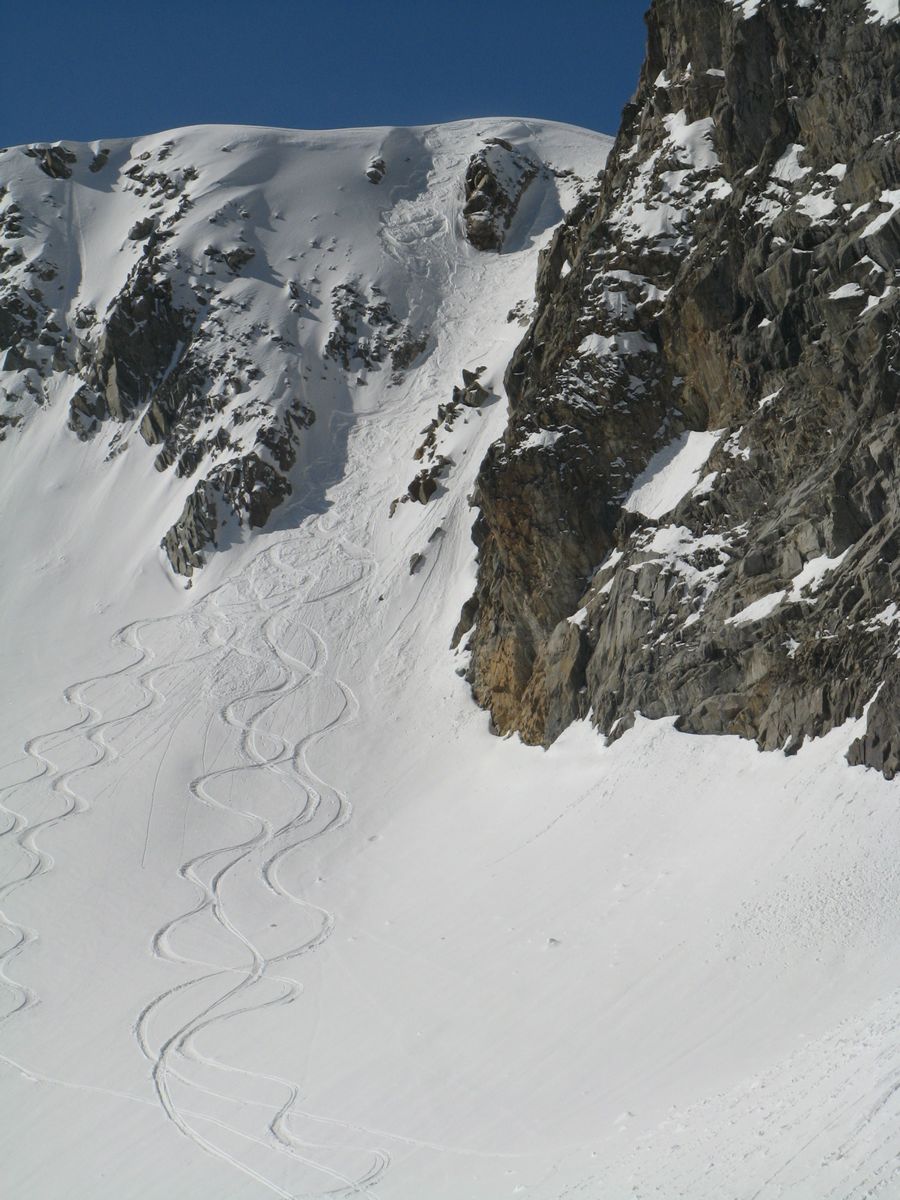 Col de Crête Sèche : descente en versant NE du Col de Crête Sèche ... belle poudre