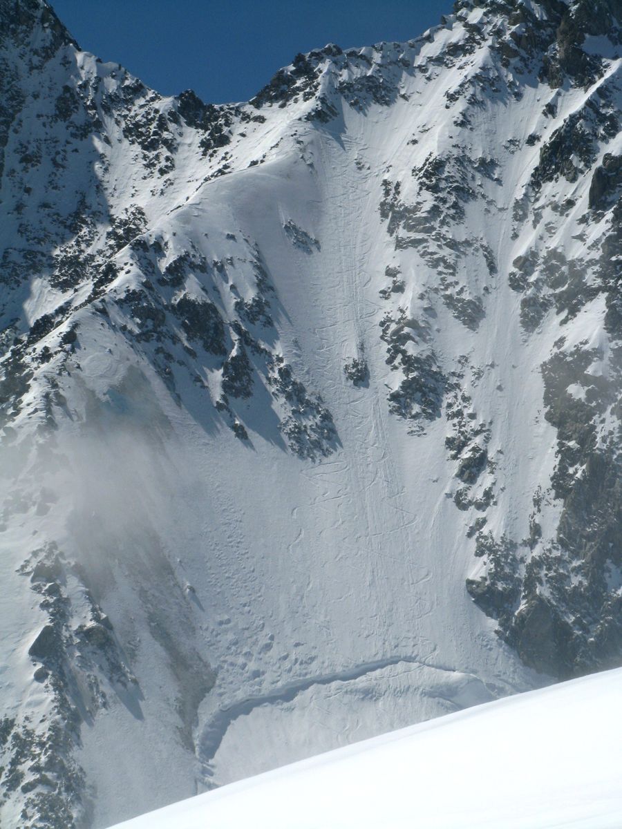 Le Tour Noir : Traces dans la face NE du Tour Noir