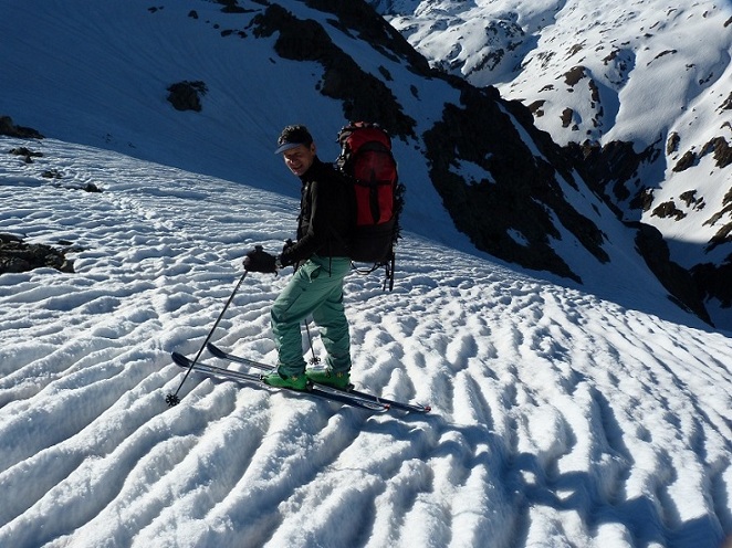 #1 Turon du Néouvielle : départ du refuge. La neige a un peu souffert du réchauffement du mois d Turon du Néouvielle : départ du refuge. La neige a un peu souffert du réchauffement du mois d'avril ...