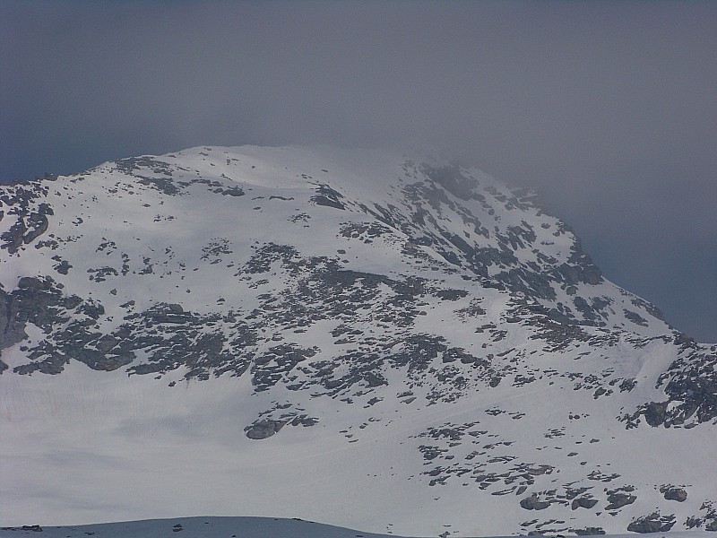 Levanna occidentale : Zoom sur la Levanna : contairement à ce qu'on peut croire, ça passe à ski jusqu'en haut et ça vaut le coup.