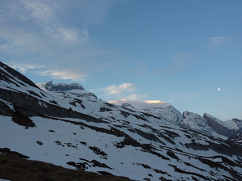 Premier soleil : sur les Dômes de la Vanoise