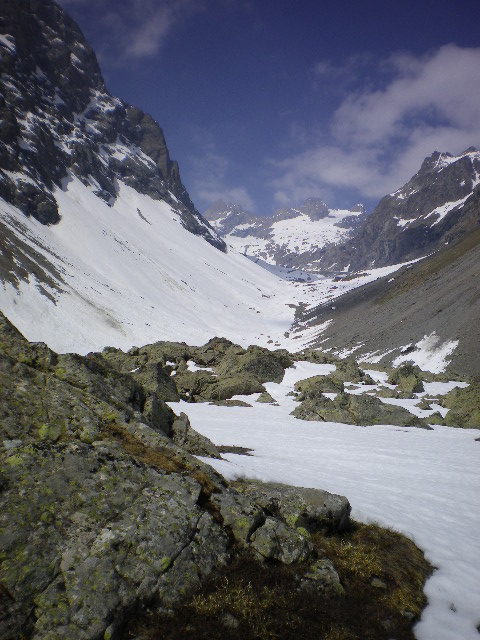 dernier coup d'oeil : à la brèche des Chamois au loin