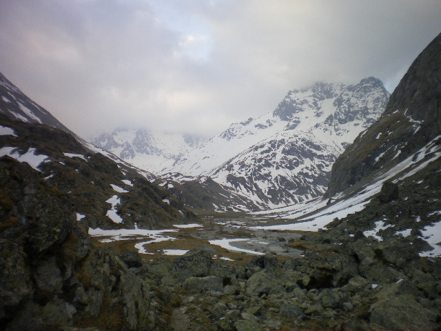 ambiance : en arrivant au Plan de l'Alpe, avec le pic de Chamoissière en face