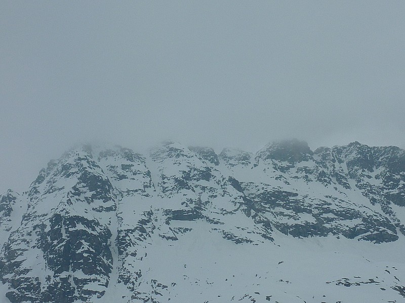 Couloirs : Les couloirs  W de la Pte de Bonneval aujourd'hui.
Bouchés vers 3000m.