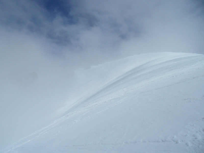 Balmhorn : Le ciel se découvre enfin pendant la montée de la face.
