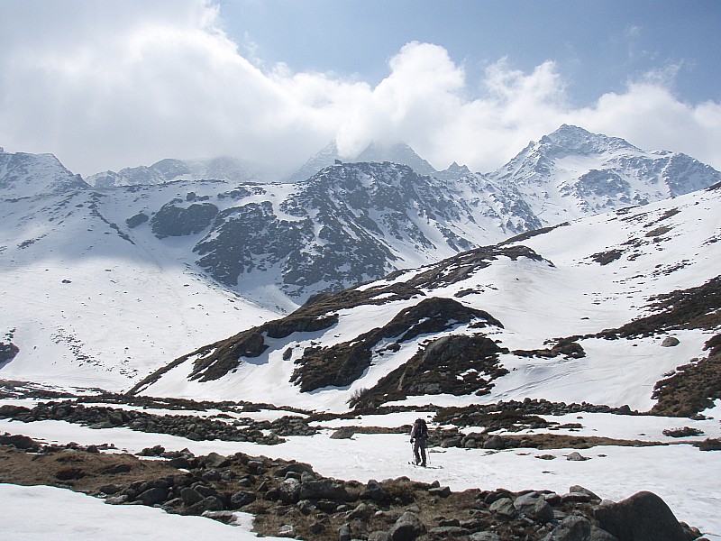 #5 Vers 2200m, on chausse : Cab. Velan visible sur l Vers 2200m, on chausse : Cab. Velan visible sur l'arête