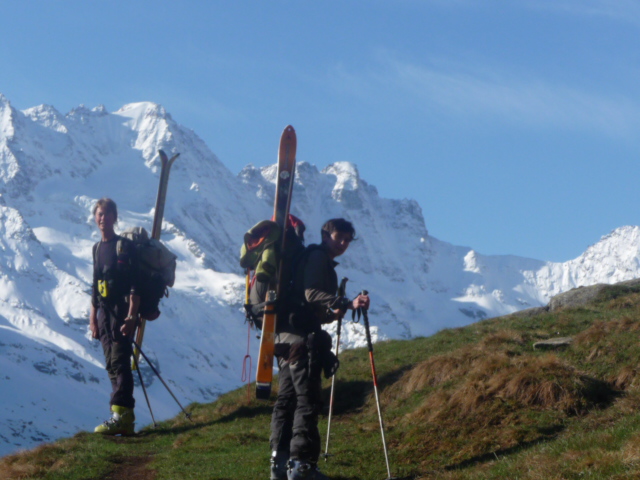 découvrir ensemble : avec tout ce qui nous entoure, on oublie les skis sur le sac