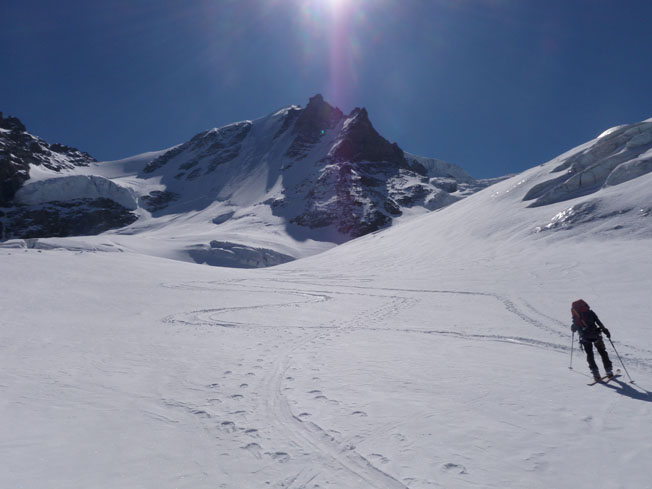 dans les virages : Isabelle va tellement vite en montée qu'elle se penche