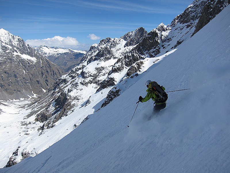Roche Faurio N : derniers virages en poudre