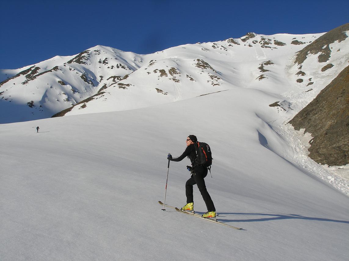 fils au pieds de la face : avec michel (qui nous precède) sur une neige lisse comme une  "peau de bébé "