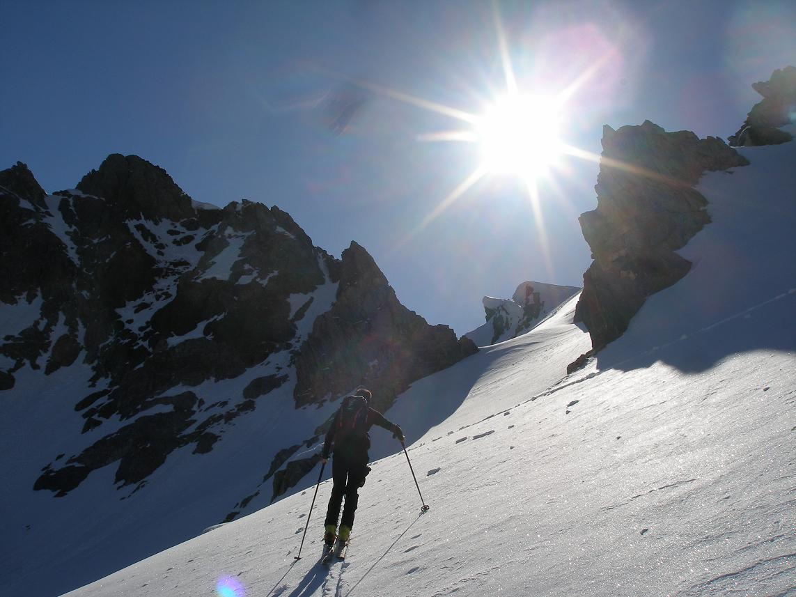 sous le col des ugousses : de belles arètes s'etendent sur toutes les crètes