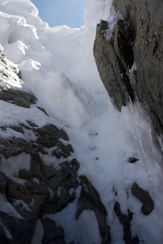 col N : Je passe plus, il aurait fallu enlever les skis et l'appareil photo