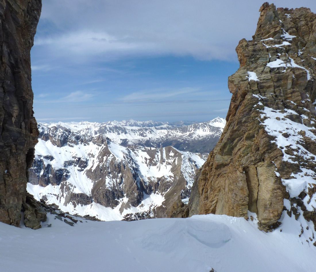 Vu au travers de la brêche : Nous aussi ont à notre brèche (moins connue que celle des Pyrénées)